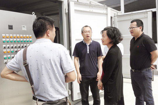 在各项目现场,杨小文一行深入细致的了解各项目进展,存在困难及须协调