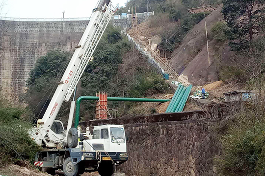 绍兴稽东鹅湖水库dn400虹吸管安装工程启动