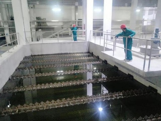 地下处理污水地上建起公园